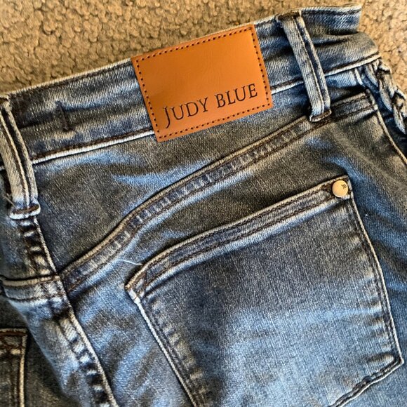 JUDY BLUE WIDE LEG CROP JEANS WITH BRAID DETAIL - SIZE 29 / 9 - Picture 5 of 9